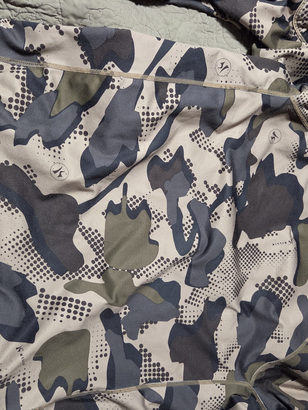 KILLIK Men's Camouflage Quarter-Zip Shirt - Green/Black - Picture 3 of 3